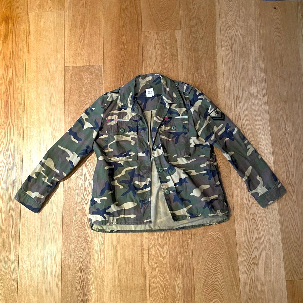 Gap women’s camo utility jacket